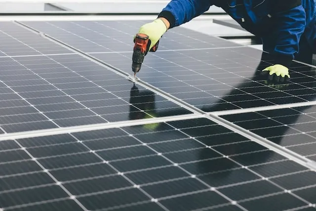Zdjęcie Ile zarabia OZE? Przegląd pensji w branży energii odnawialnej