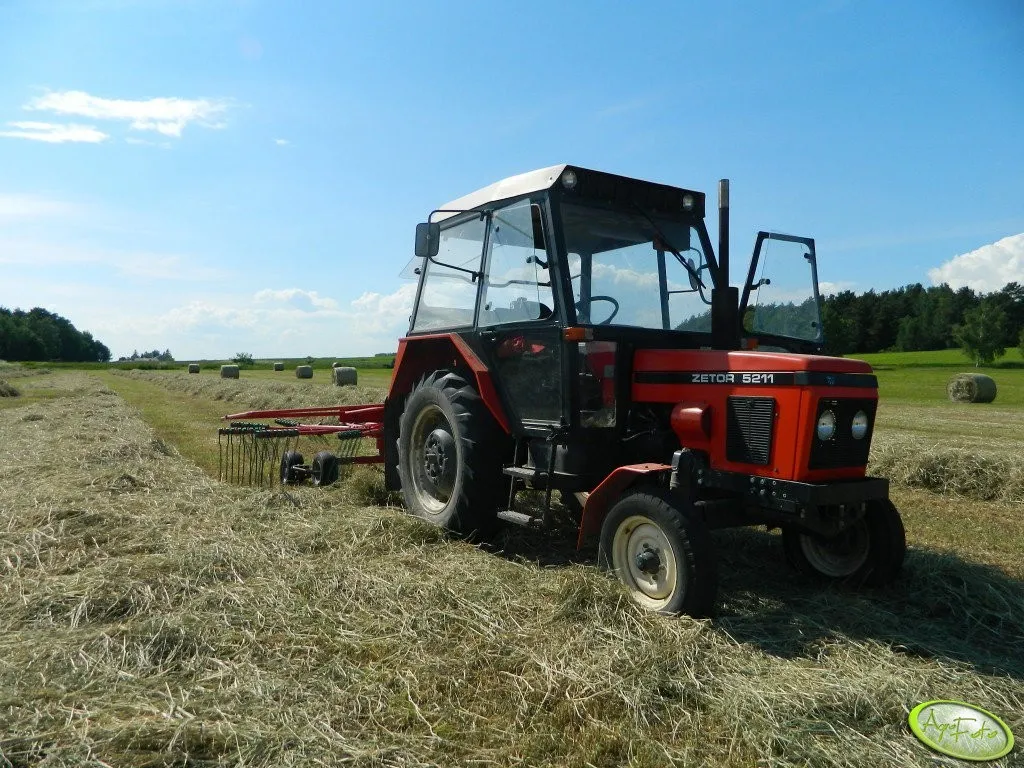 Zdjęcie Zetor 5211 ile ma koni? Wszystko o mocy silnika i parametrach technicznych.