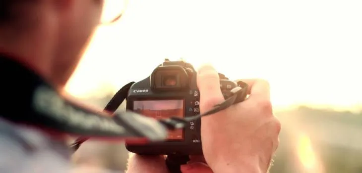 Zdjęcie Kim jest fotograf i jakie umiejętności są niezbędne w tej roli?
