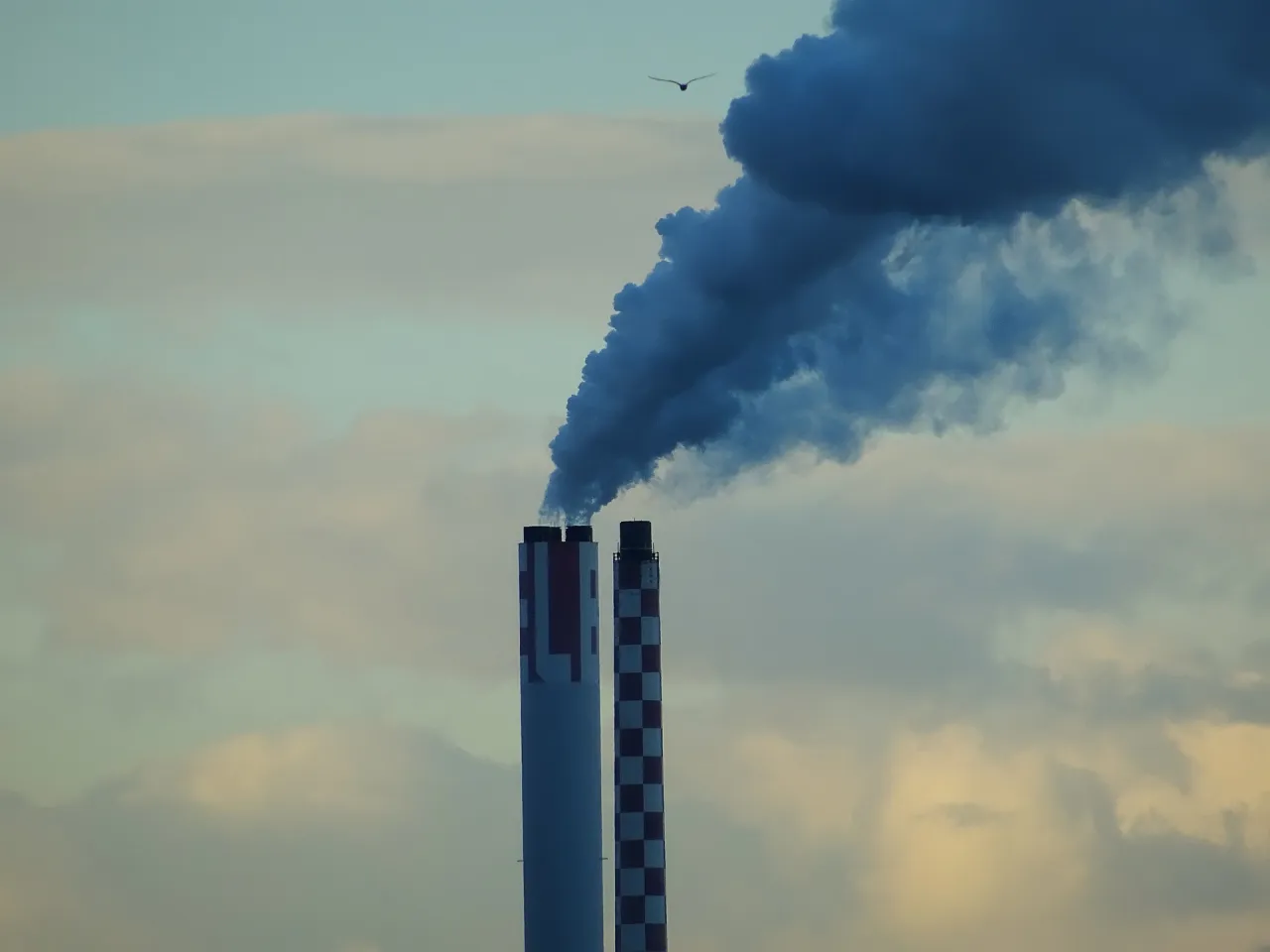 Zdjęcie Czy wulkany emitują więcej CO2 niż człowiek? Wpływ wulkanów na klimat i emisje dwutlenku węgla