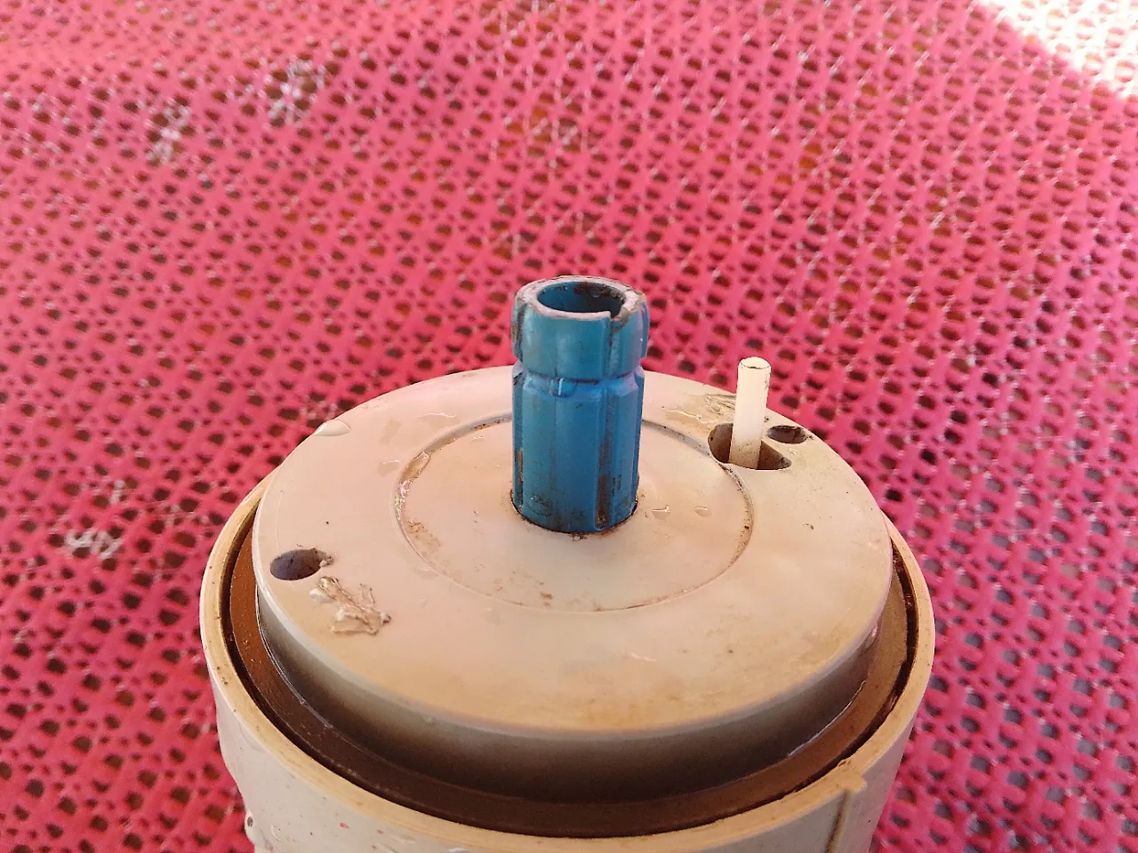 Zdjęcie Jak rozebrać zraszacz Gardena? Prosty poradnik krok po kroku