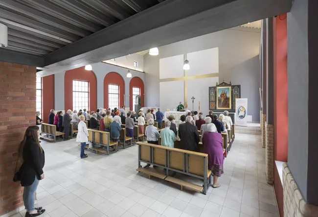 Zdjęcie Czy sobotnia msza ślubna naprawdę zastępuje niedzielną? Sprawdź to!