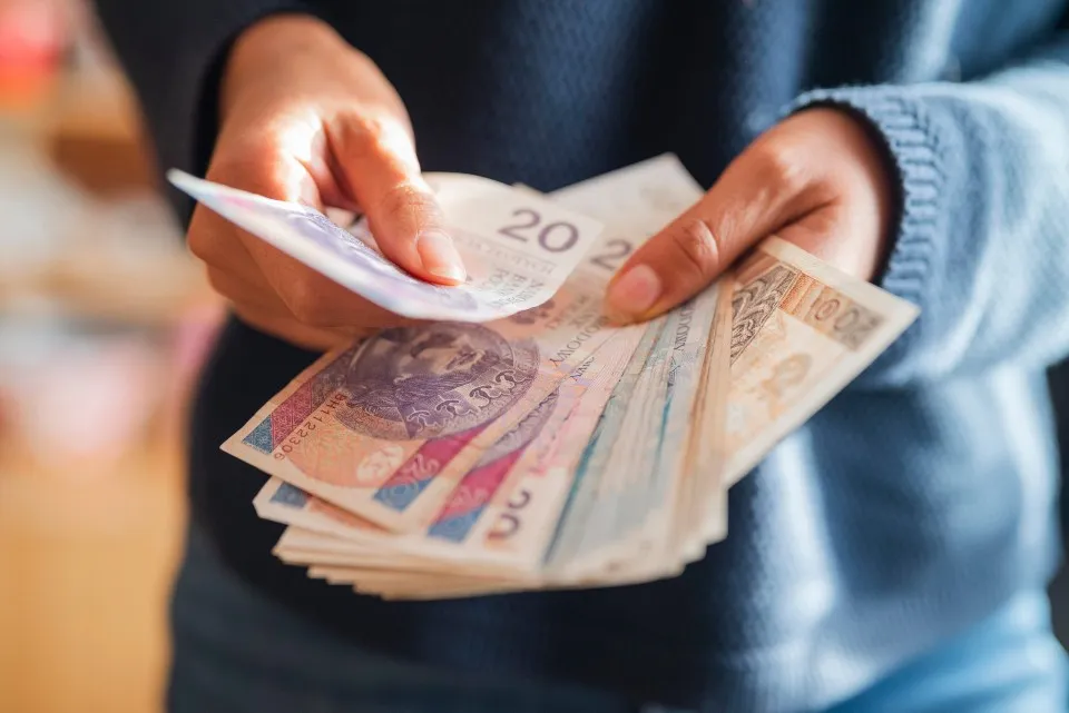Zdjęcie Renta czy emerytura: co wybrać, aby uniknąć finansowych strat?