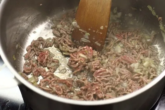 Zdjęcie Prosty przepis na sos do spaghetti z mięsem mielonym – domowy smak w kilka kroków
