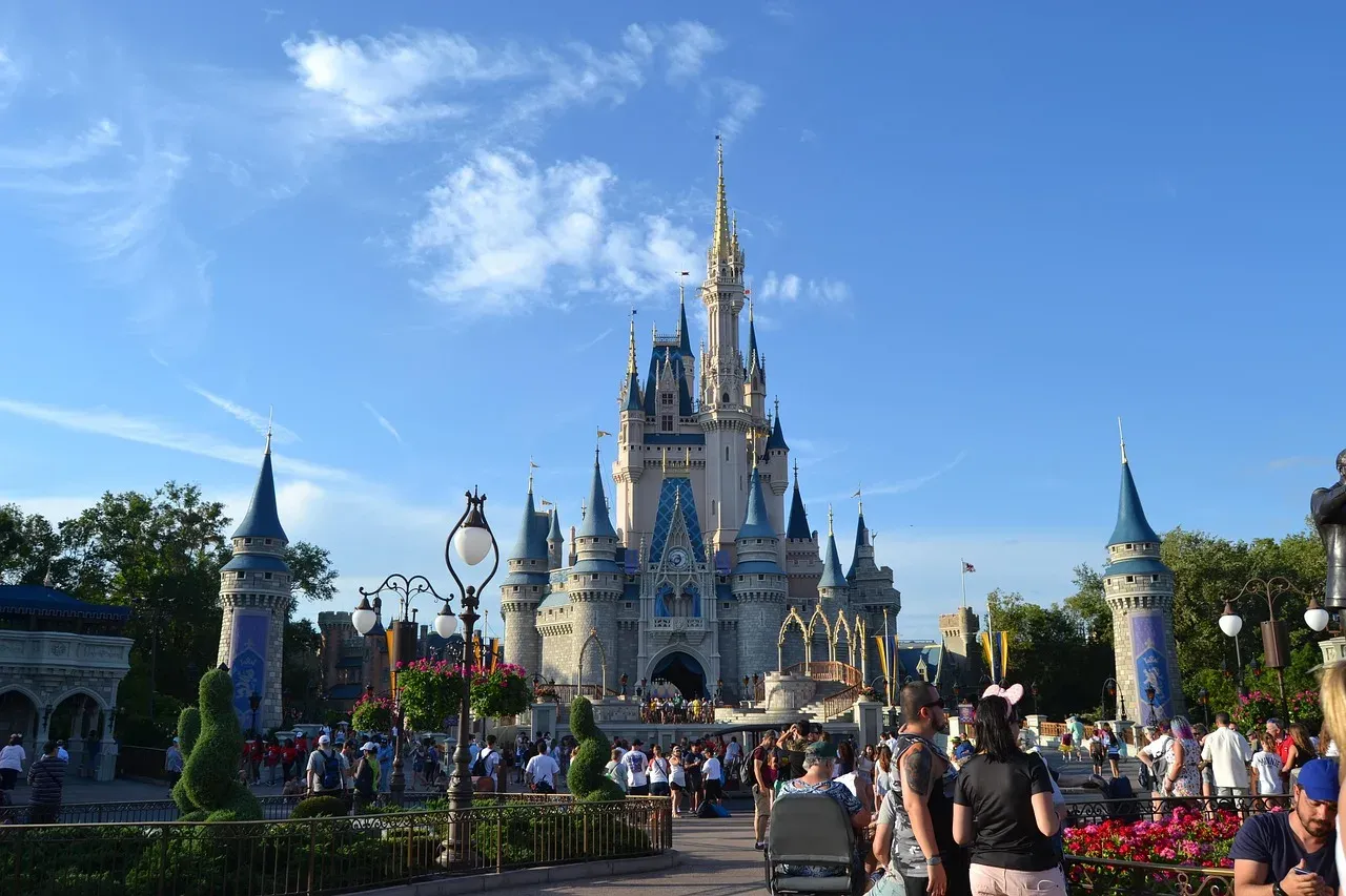 Zdjęcie Kiedy najlepiej jechać do Disneylandu, aby uniknąć tłumów i deszczu?