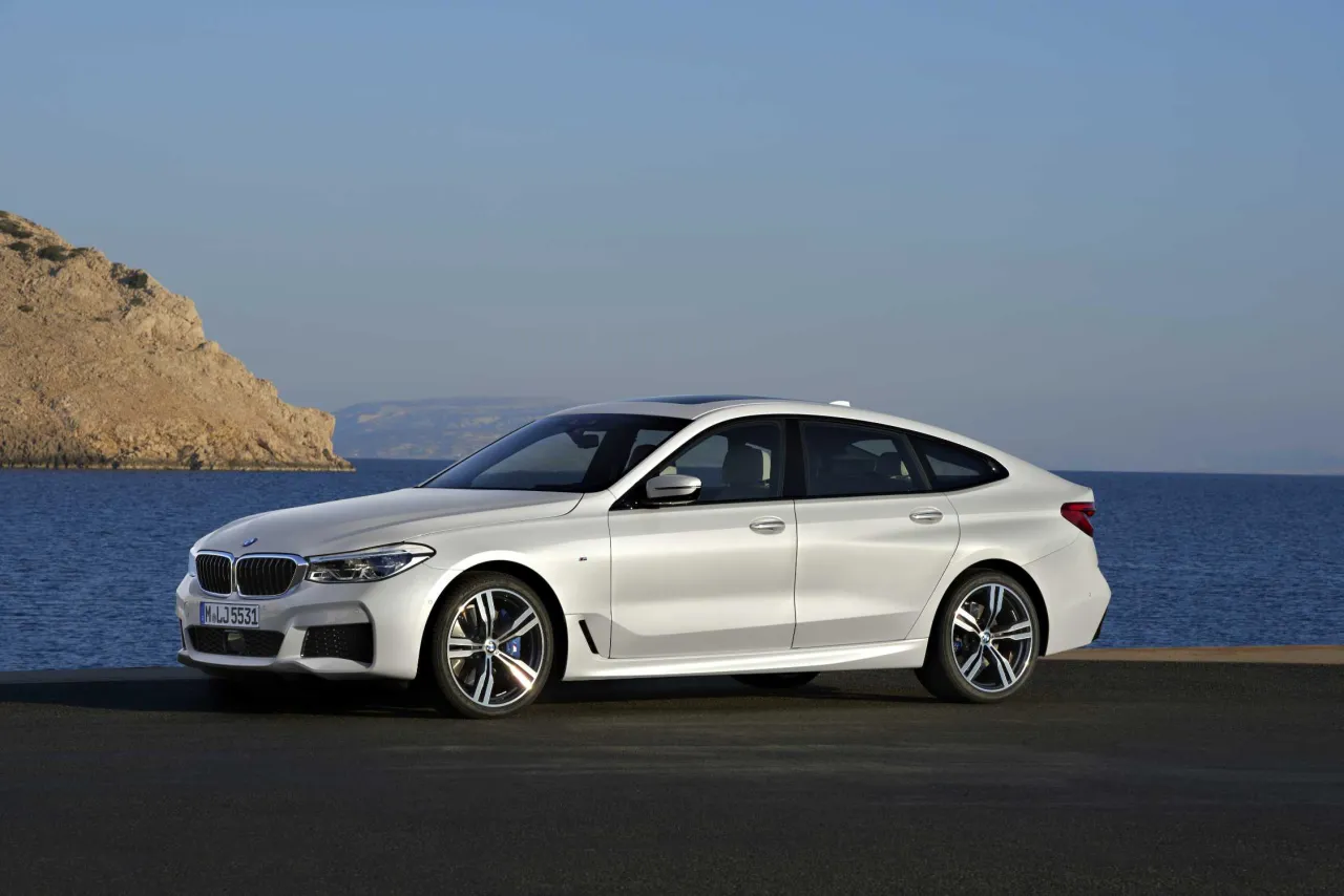 Zdjęcie BMW 6 Gran Turismo – luksus, osiągi i komfort w jednym pojeździe