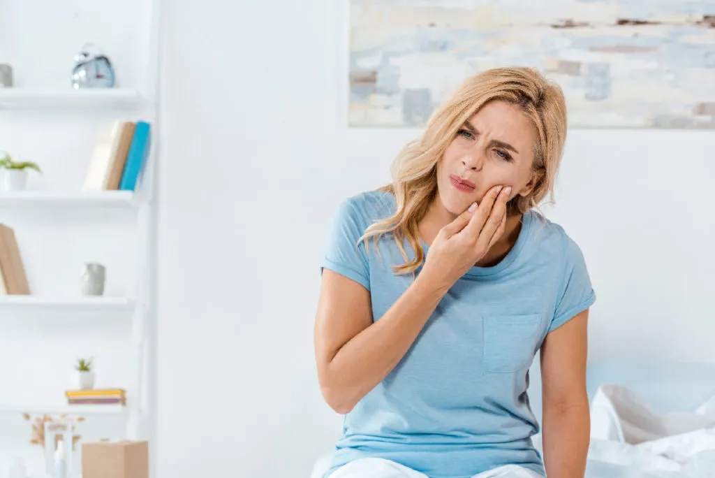 Zdjęcie Skuteczne domowe sposoby na ból dziąsła, które przynoszą ulgę