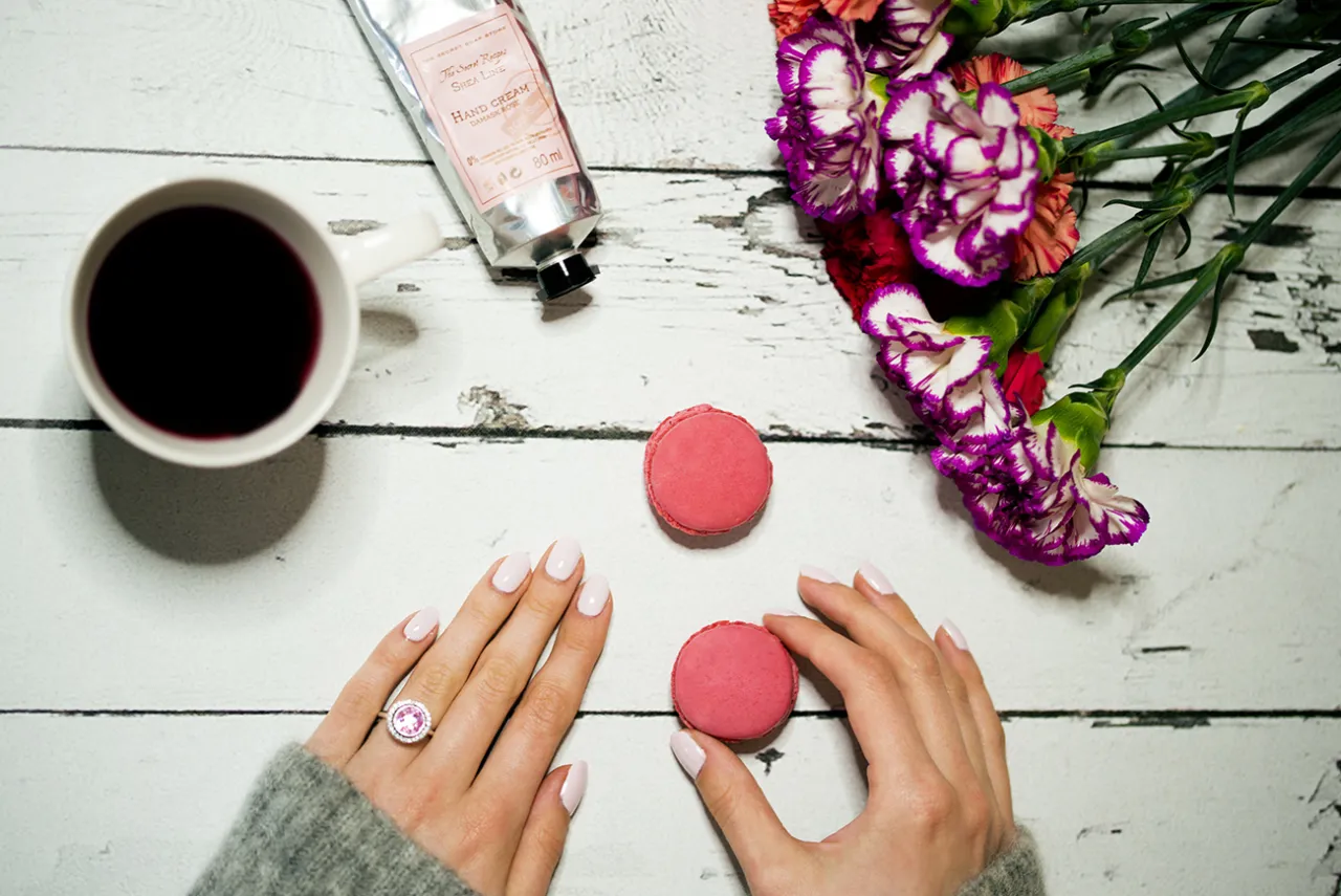 Zdjęcie Jak skutecznie moczyć skórki przed manicure, by uniknąć problemów?