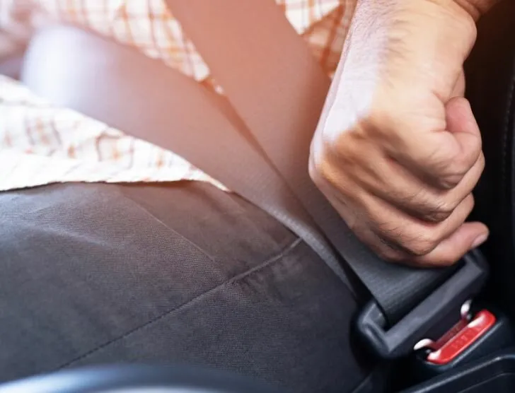 Zdjęcie Jak naprawić pasy bezpieczeństwa w samochodzie i uniknąć zagrożeń