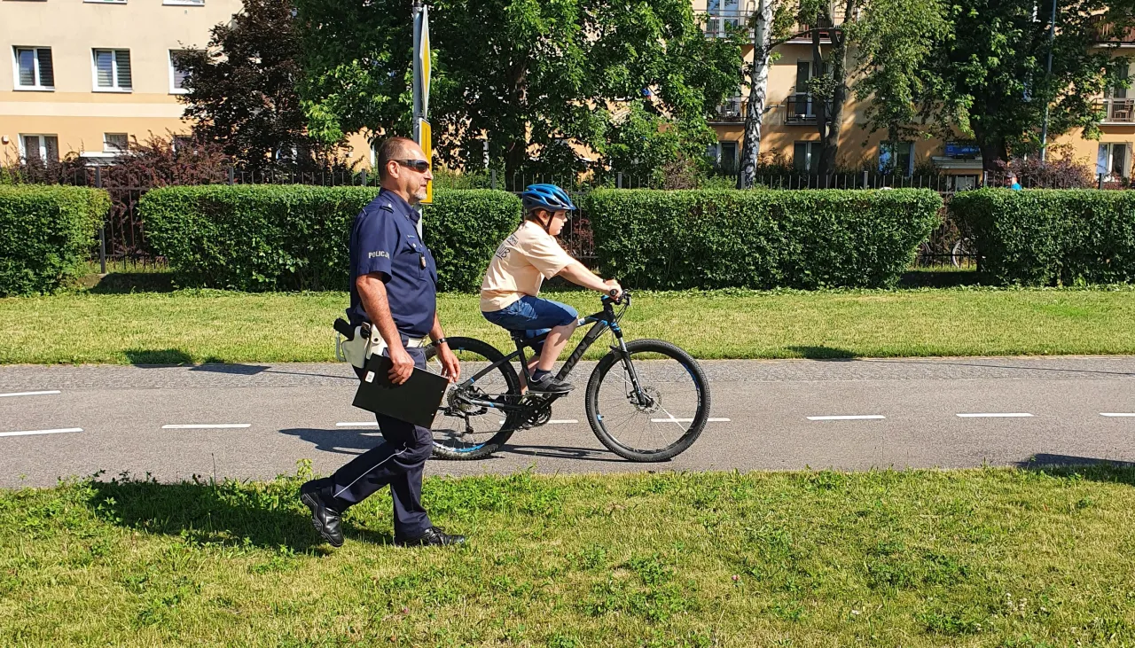 Zdjęcie Ile kosztuje karta rowerowa na policji? Pełne zestawienie opłat