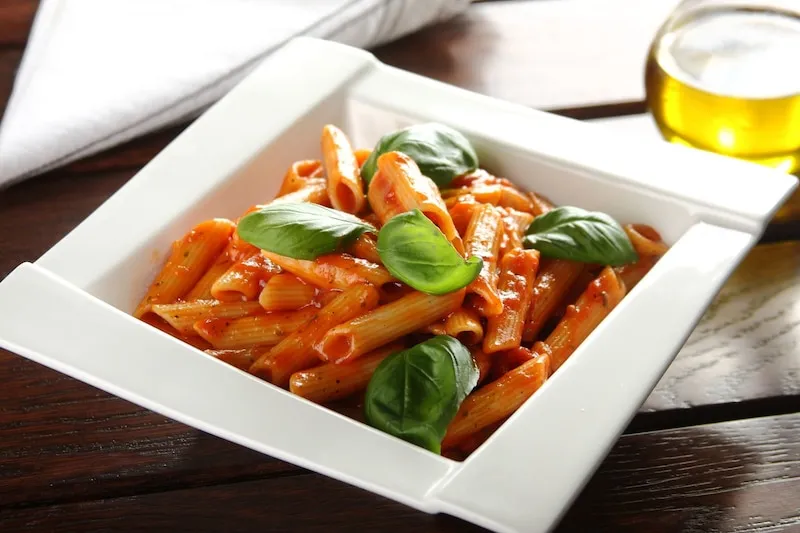 Zdjęcie Pyszny makaron penne z suszonymi pomidorami – proste przepisy na każdą okazję