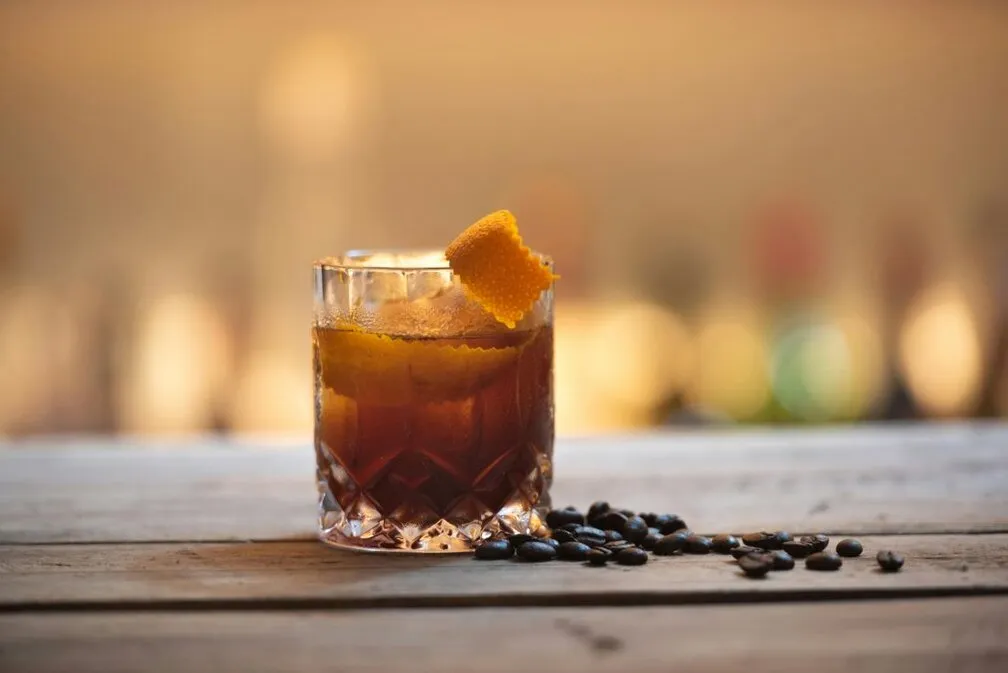 Zdjęcie Najlepsze przepisy na dobry drink z whisky, które zachwycą gości