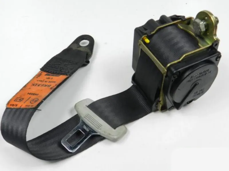 Zdjęcie Jak sprawdzić rok produkcji pasów bezpieczeństwa i uniknąć zagrożeń