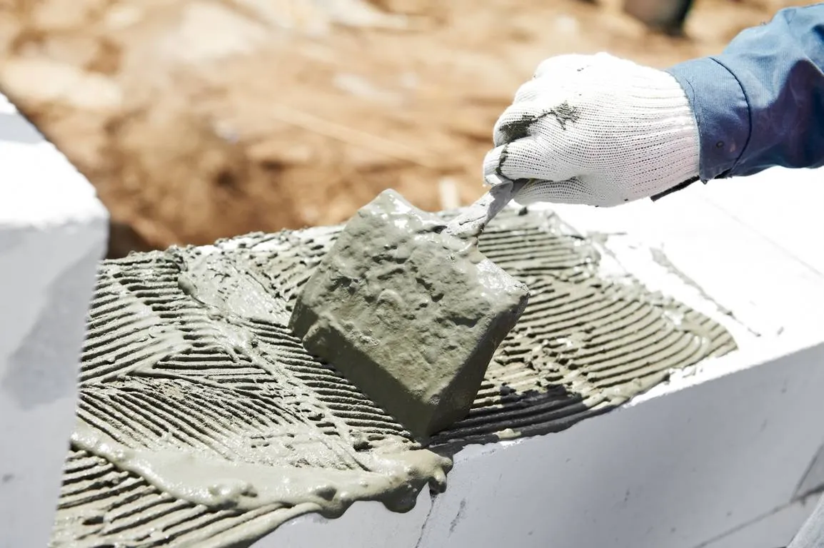 Zdjęcie Silikaty jaka zaprawa – wybierz najlepszą zaprawę cienkowarstwową