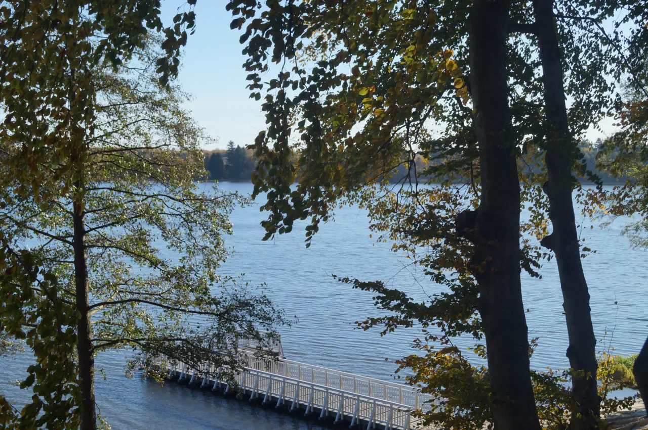 Zdjęcie Jezioro Warzenko – idealne miejsce na wypoczynek i rekreację