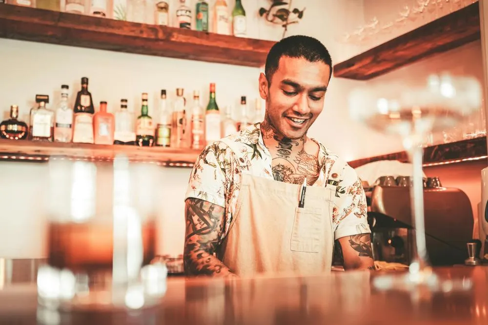 Zdjęcie Ile zarabia barman w Sopocie? Niezaskakujące fakty o wynagrodzeniach