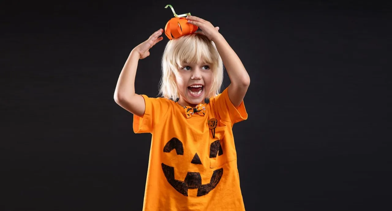 Zdjęcie Jak zrobić strój dyni z bibuły - prosty sposób na kreatywną zabawę