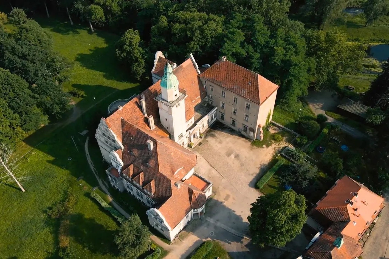 Zdjęcie Nowy Zamek w Płotach sprzedany za symboliczną złotówkę - co dalej?