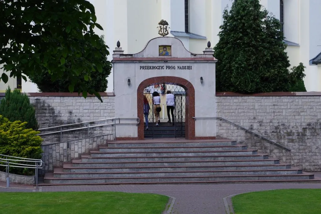 Zdjęcie Sanktuarium Matki Bożej Leśniowskiej: historia, cuda i praktyczne wskazówki dla pielgrzymów