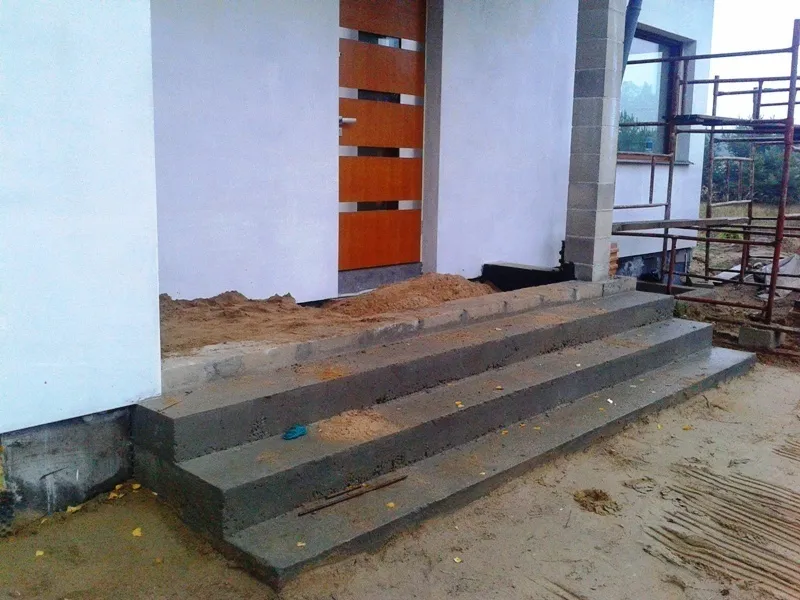 Zdjęcie Czym wyłożyć schody wejściowe? Najlepsze materiały i ich wady