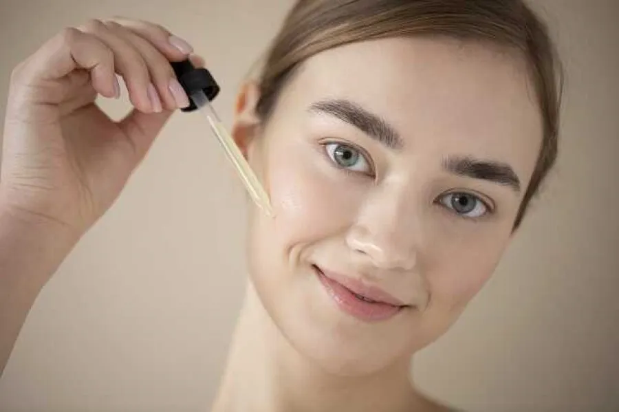 Zdjęcie Jak stosować serum z wit C: 8 kluczowych zasad pielęgnacji