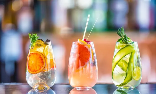 Zdjęcie Ile kalorii ma drink wódka z colą? Zaskakujące fakty o kaloriach