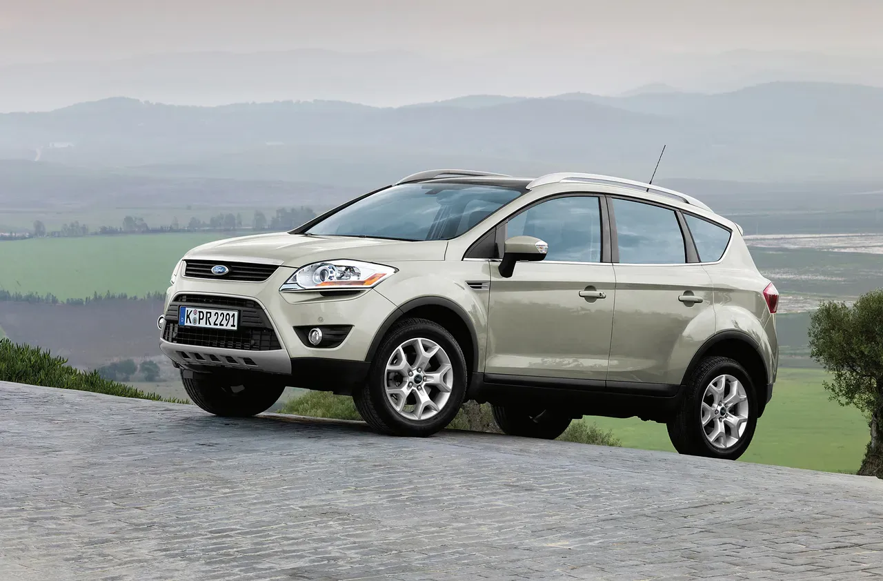 Zdjęcie Gdzie są bezpieczniki ford kuga mk1? Odkryj ich lokalizację i dostępność