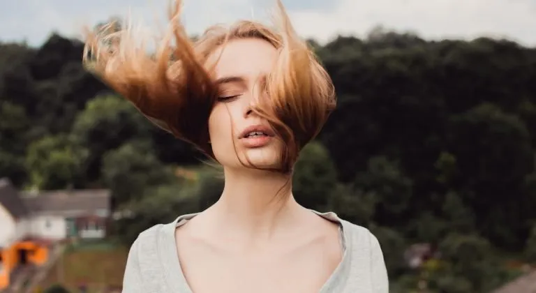 Zdjęcie Jakie mam włosy? Poznaj cechy i pielęgnuj je prawidłowo