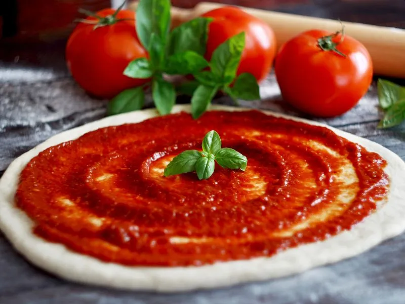 Zdjęcie Jaki sos pomidorowy do pizzy? Oto przepisy, które zachwycą smakiem