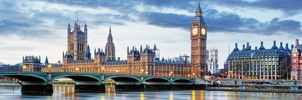 Zdjęcie Ile trwa lot z Krakowa do Londynu? Odkryj niespodziewane czasy lotu