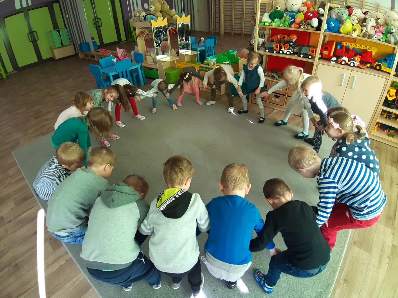 Zdjęcie Najlepsze zabawy integracyjne dla dzieci i rodziców w przedszkolu