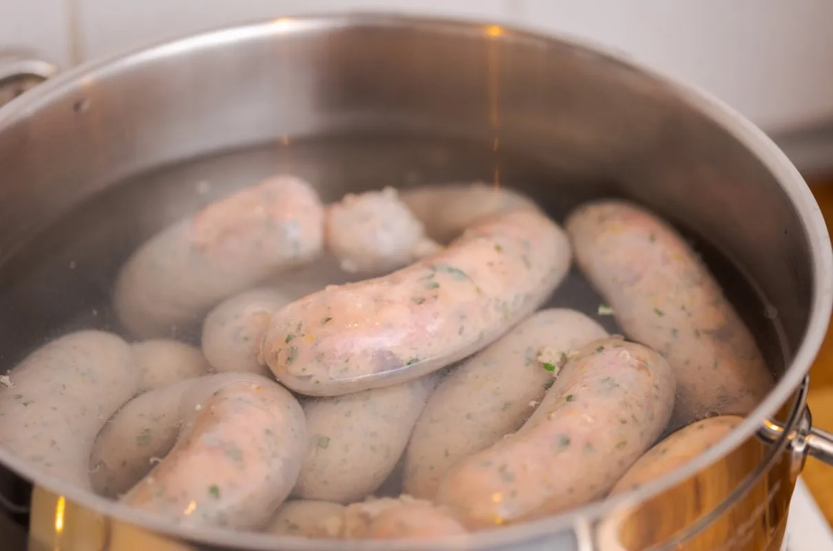 Zdjęcie Ile parzymy kiełbasę po wędzeniu, aby uniknąć niebezpieczeństwa?