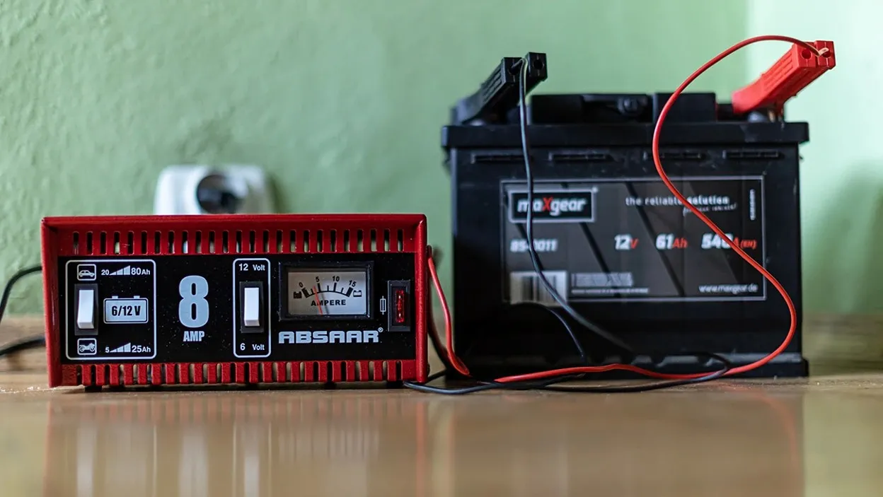 Zdjęcie Mrakumulator jaki prostownik wybrać, aby uniknąć problemów z ładowaniem