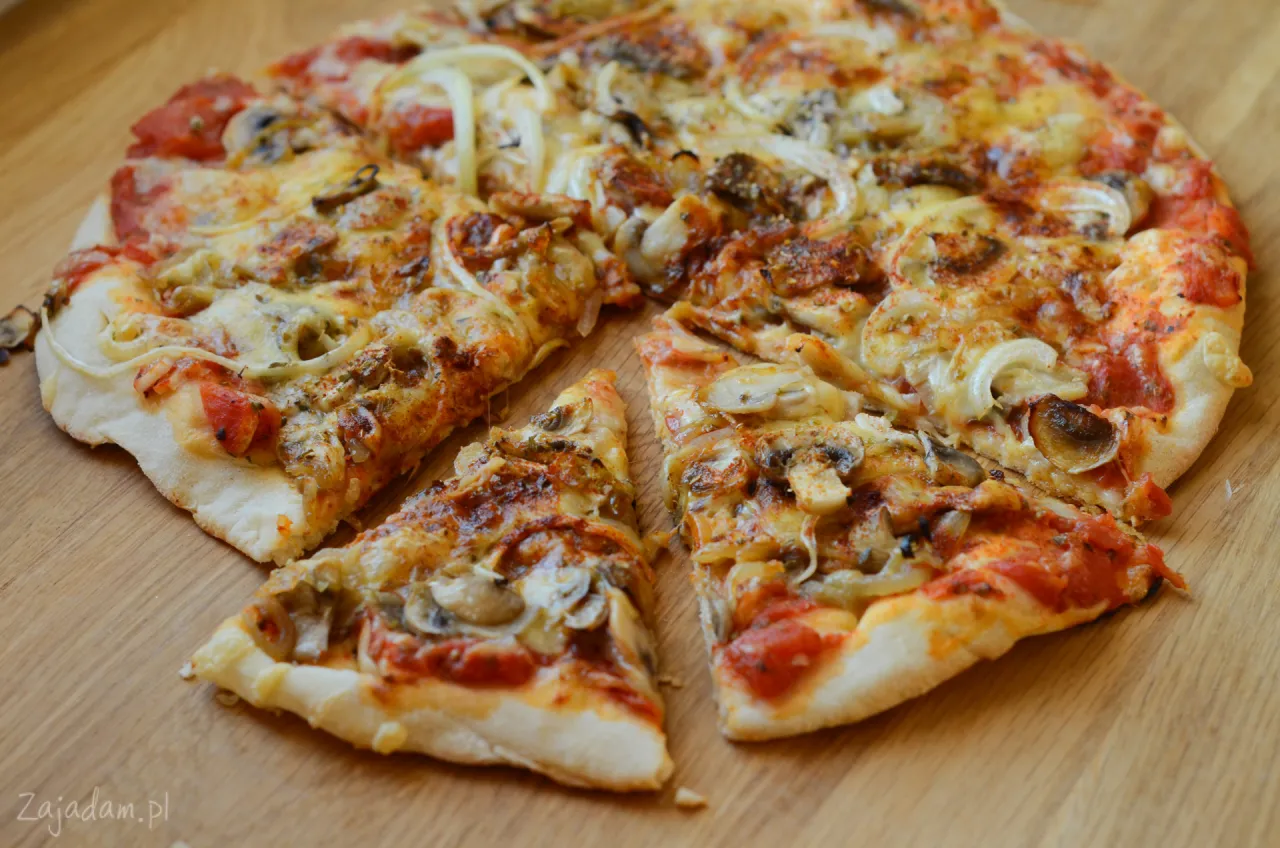 Zdjęcie Czy smażyć pieczarki do pizzy? Odkryj różnice w smaku i teksturze