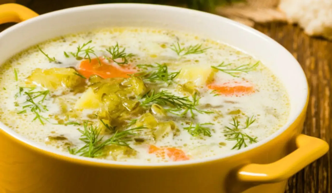 Zdjęcie Jakiej przyprawy nie wolno dodawać do zupy ogórkowej, by nie zepsuć smaku?