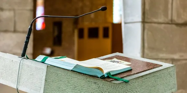 Zdjęcie Jak czytać czytanie w kościele i uniknąć stresu podczas mszy