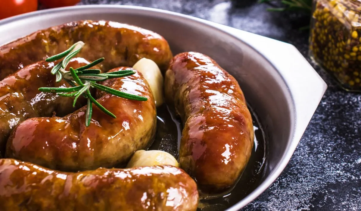 Zdjęcie Jak upiec białą kiełbasę, aby była soczysta i aromatyczna?