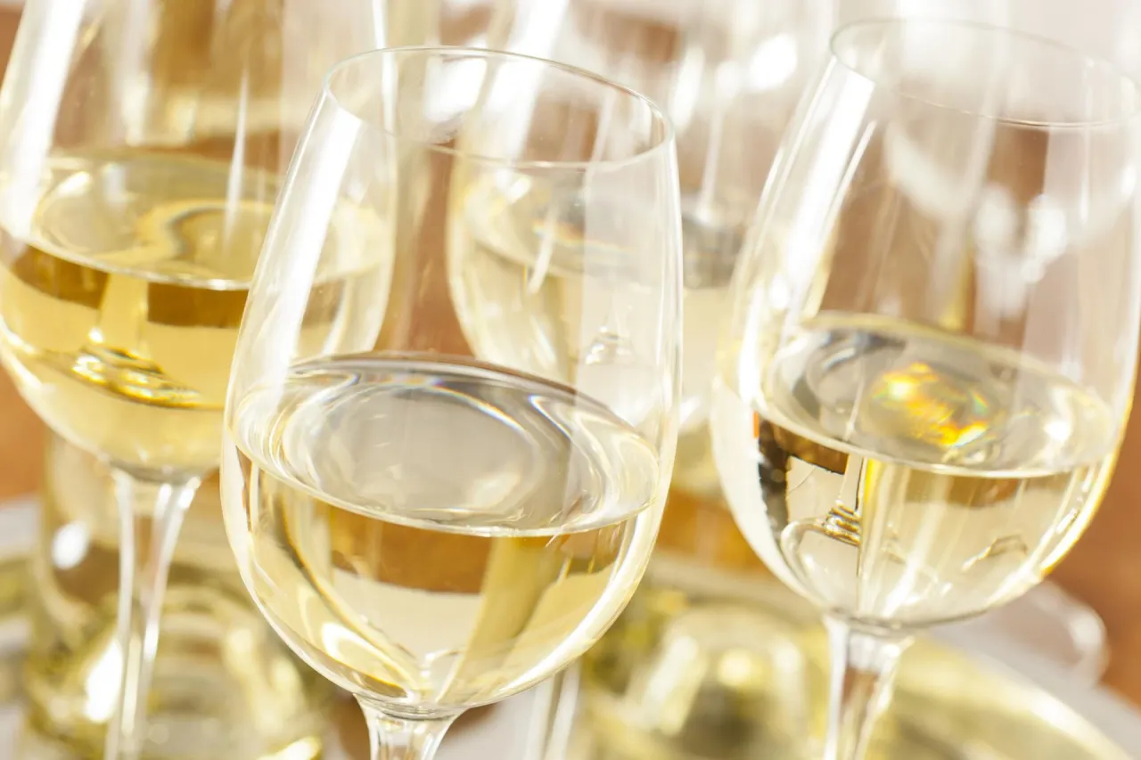 Zdjęcie Czy wino tuczy? Sprawdź, jak wpływa na twoją wagę i zdrowie