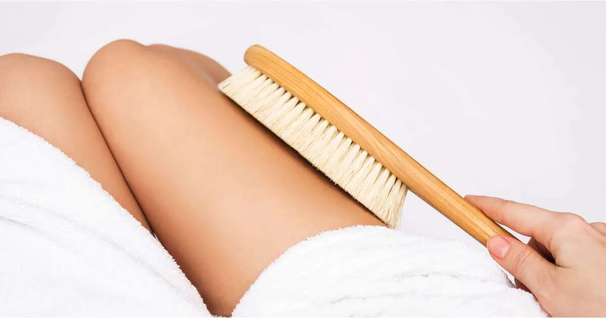 Zdjęcie Jak używać szczotki do cellulitu, aby skutecznie zmniejszyć jego widoczność