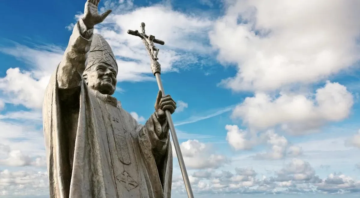 Zdjęcie Dlaczego Karol Wojtyła został świętym? Cuda i proces kanonizacji