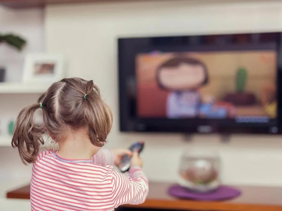 Zdjęcie Jak telewizja wpływa na rozwój dziecka? Skutki, zagrożenia i praktyczne porady dla rodziców