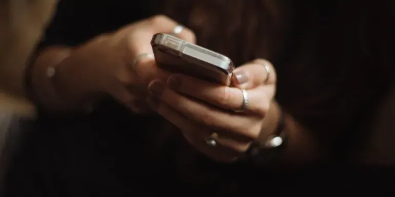 Zdjęcie Jak sprzedać telefon w lombardzie i uniknąć niskiej ceny