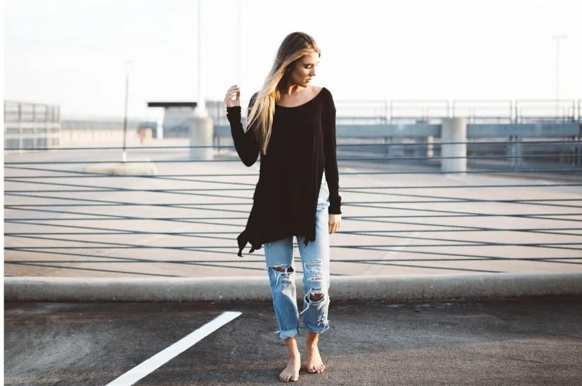 Zdjęcie Jaką bluzkę do spodni boyfriend wybrać, by wyglądać stylowo?