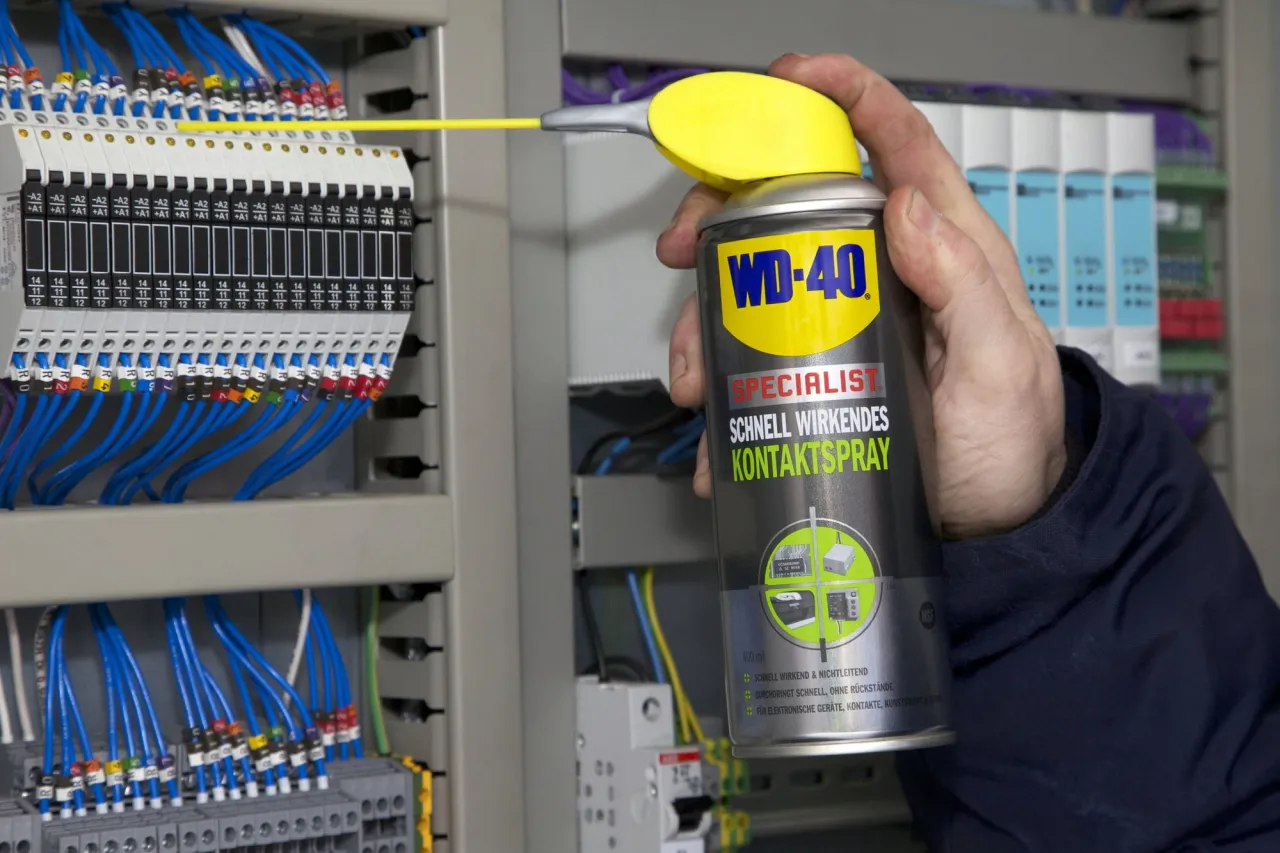 Zdjęcie Czy WD-40 przewodzi prąd? Oto co musisz wiedzieć o jego właściwościach