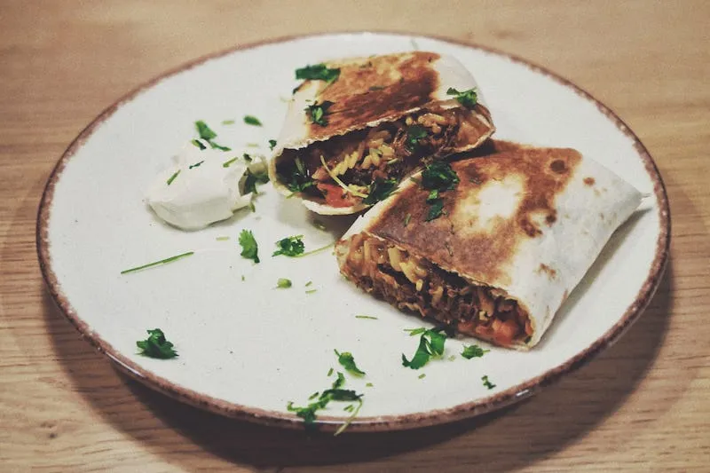 Zdjęcie Pyszne burrito z szarpaną wieprzowiną – proste przepisy i porady