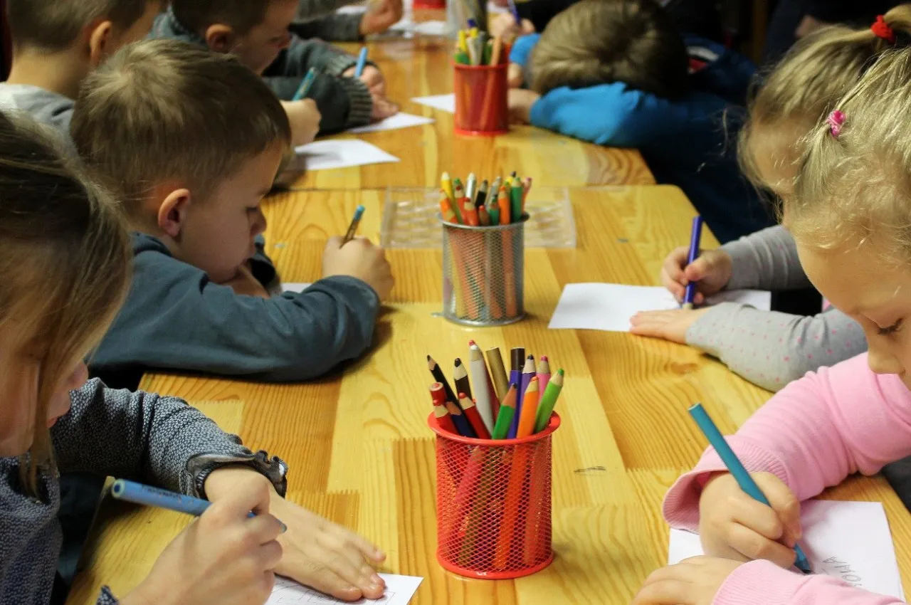 Zdjęcie Czy dziecko z owsikami może iść do przedszkola? Zasady i zalecenia dla rodziców