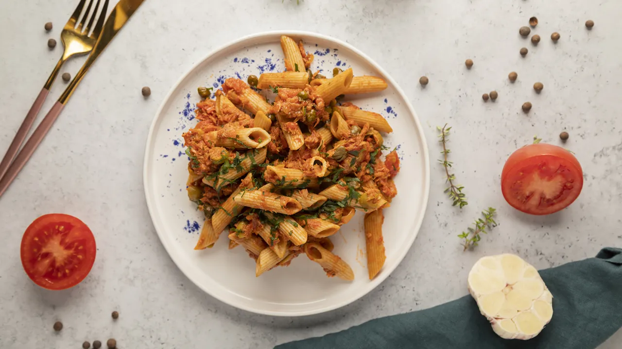 Zdjęcie Prosty przepis na makaron penne z tuńczykiem, który zachwyci smakami