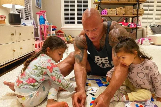 Zdjęcie Kim tak naprawdę jest Dwayne Johnson: wiek, dzieci i życie prywatne z żoną