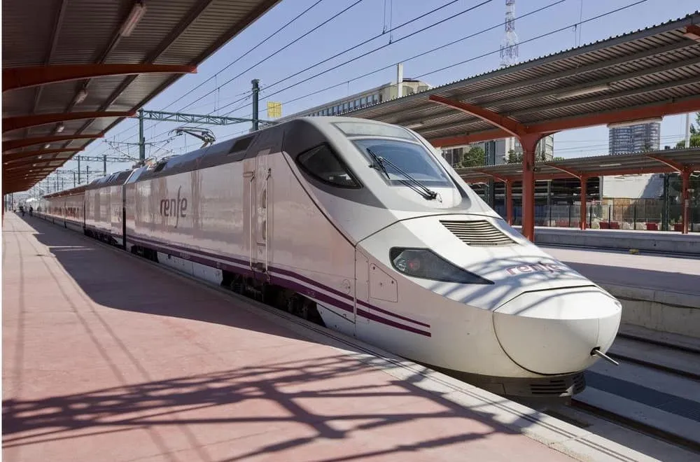 Zdjęcie Cuánto tarda el tren de Oviedo a Madrid: Viaje rápido y cómodo