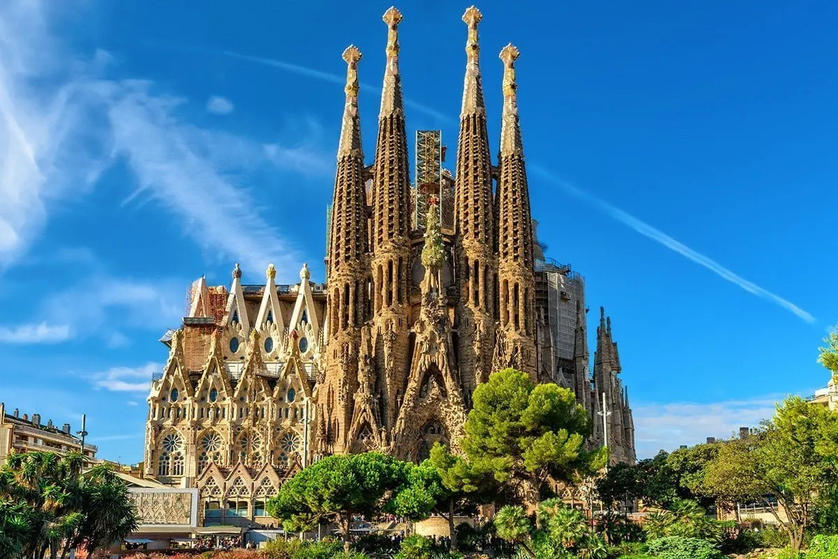 Zdjęcie W jakim kraju gra Barcelona? Odkryj jej hiszpańskie korzenie